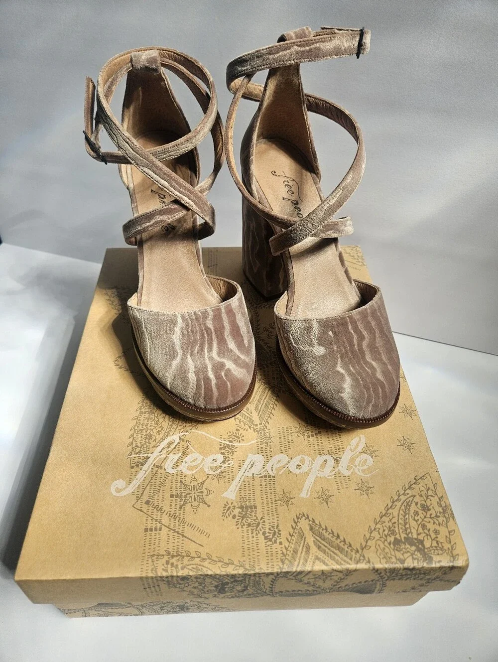 Free People Velvet Remi Platform Size7 EU 37